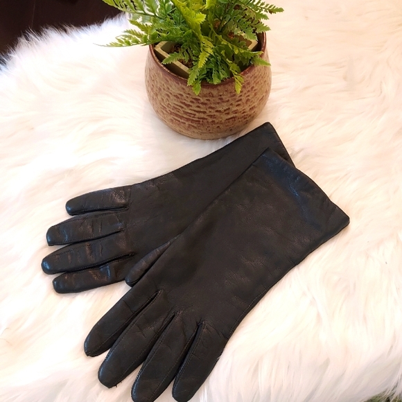 no brand Accessories - Vintage Leather Calfskin Gloves made in Italy with Orlon Acrylic Lining.